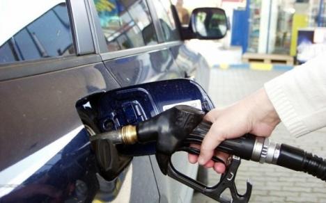 Calculele Guvernului: Noile accize vor scumpi benzina şi motorina cu 30-40 bani pe litru